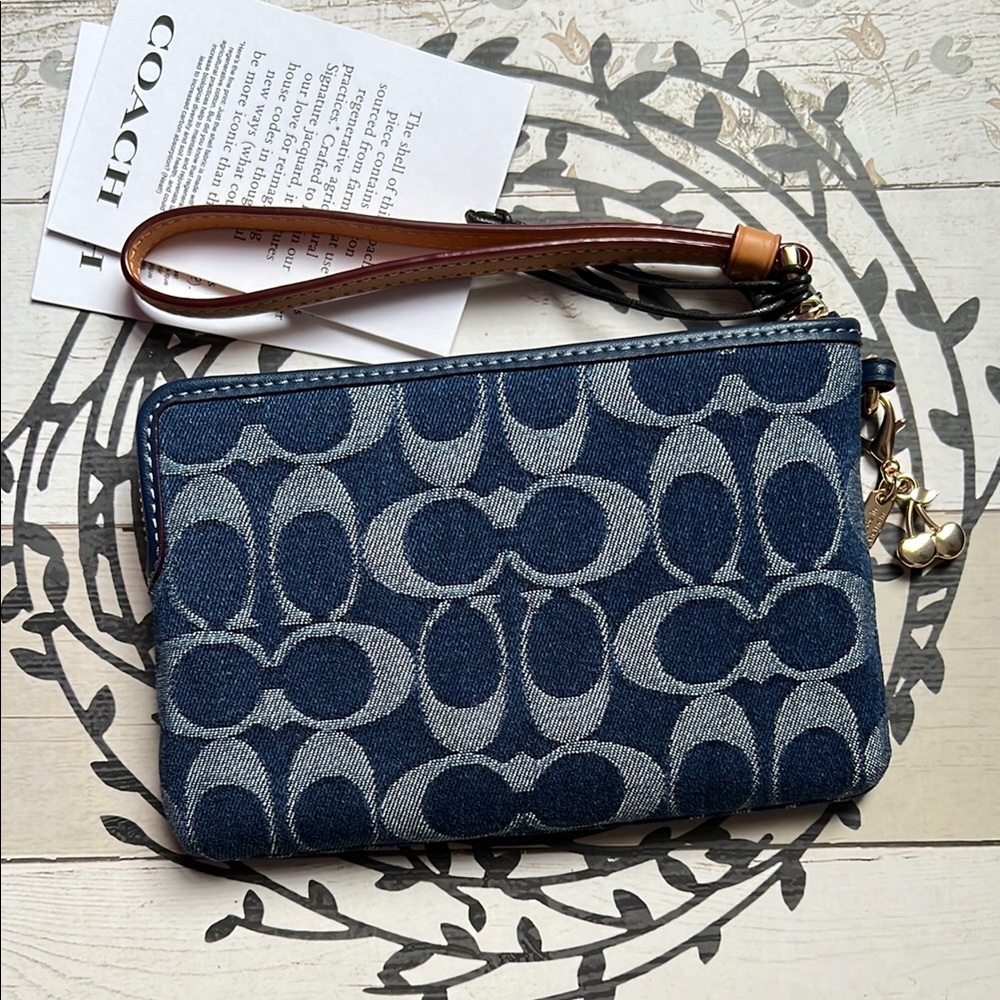 New Coach Blue Corner Zip Wristlet In Signature Denim 🍒 - Picture 5 of 7